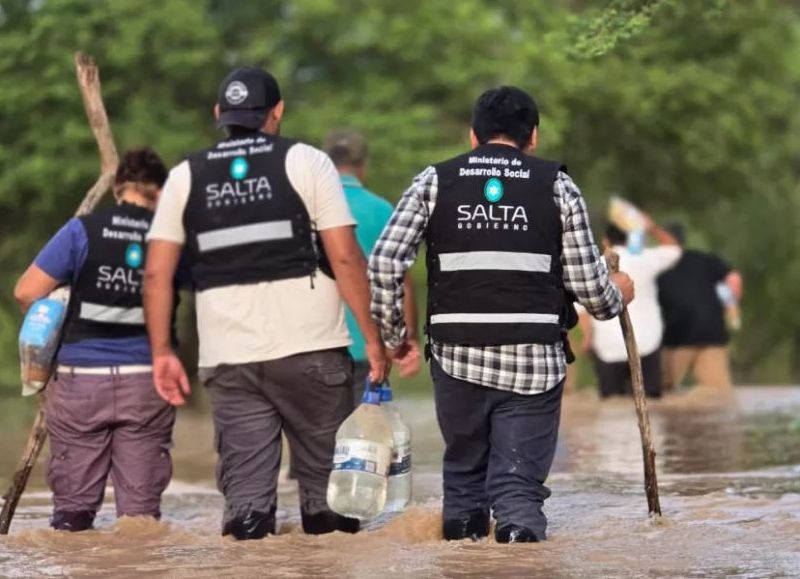 VIDEO | El Gobierno provincial reforzó asistencias en Pichanal tras la crecida del río Bermejo