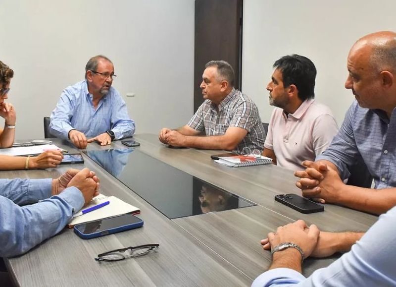 La Provincia articula acciones con intendentes y directivos escolares para la ejecución de tareas en establecimientos