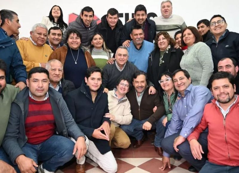 Sáenz llamó a defender el federalismo junto a intendentes: "Hay un país que tiene todo y otra a la que le falta mucho"