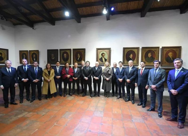 En Tucumán, Sáenz participó de la tradicional Vigilia Patria por el 210° aniversario de la Independencia Argentina